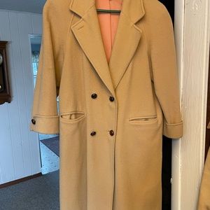 Nice wool blend camel hair coat with leather buttons sz L